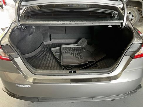 Used 2025 Toyota Camry SE FWD image 25