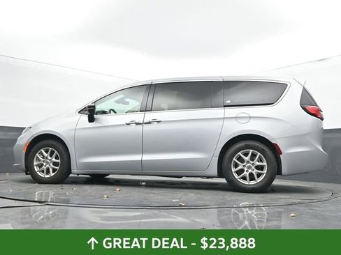 Used 2024 Chrysler Pacifica Touring-L FWD image 49