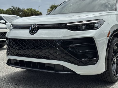 New 2026 Volkswagen Tiguan SE R-Line FWD image 9