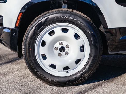 New 2026 Land Rover Defender 110 X-Dynamic SE image 9