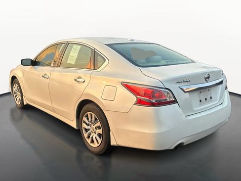 Used 2015 Nissan Altima 2.5 S w/ Power Driver Seat Package FWD image 5