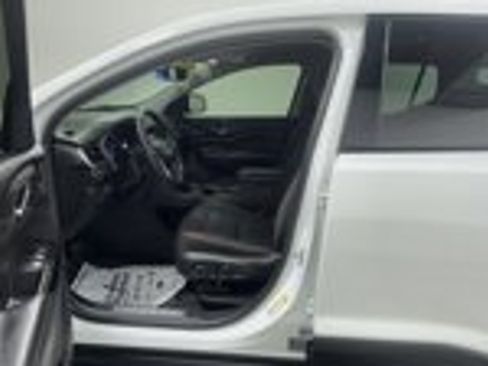 Used 2023 GMC Acadia AT4 image 3