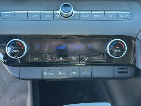 Certified 2024 Hyundai Elantra SEL image 22