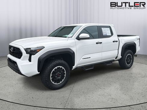 Used 2024 Toyota Tacoma TRD Off-Road AWD/4WD image 2