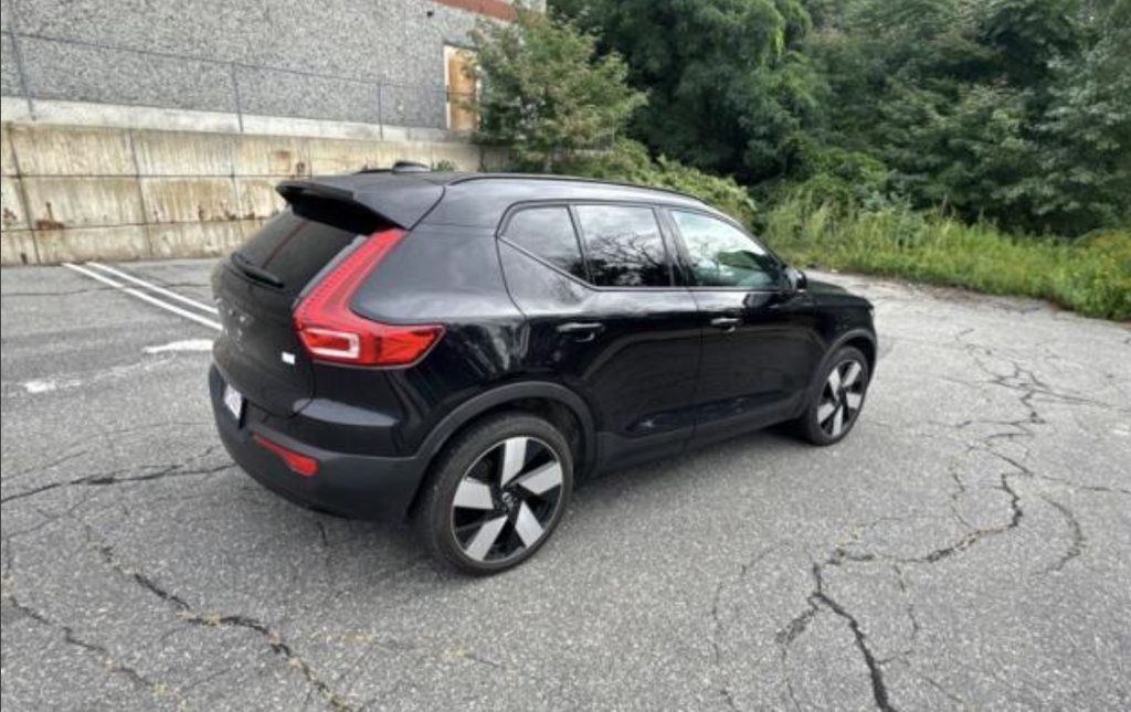 Used 2023 Volvo XC40 Recharge Ultimate w/ Protection Package Premier AWD/4WD image 9