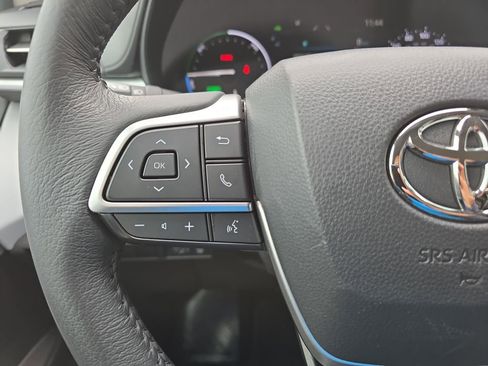 Used 2025 Toyota Sienna XLE FWD image 18