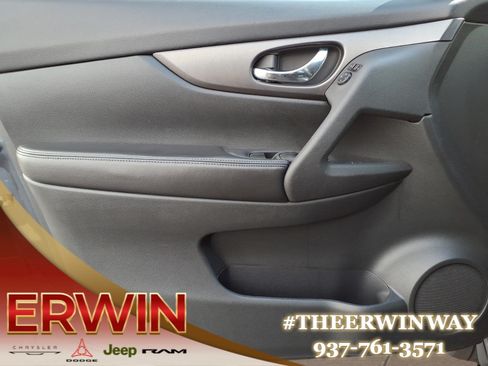 Used 2016 Nissan Rogue S AWD/4WD image 10