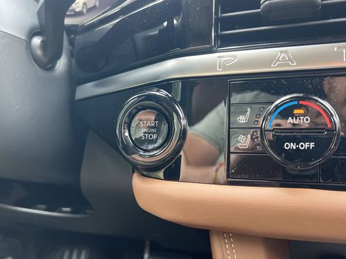 New 2026 Nissan Pathfinder Platinum FWD image 6