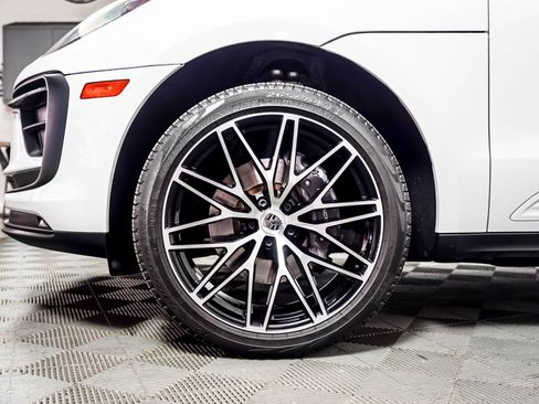 Certified 2024 Porsche Macan AWD/4WD image 14