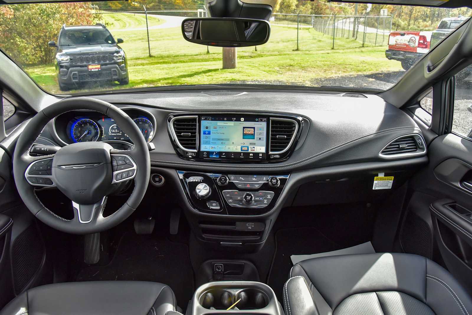 New 2027 Chrysler Pacifica Select w/ Family Tech Group AWD/4WD image 18