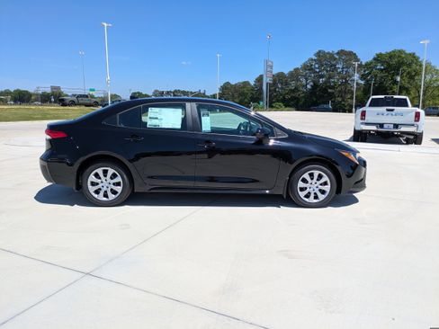 Used 2026 Toyota Corolla LE FWD image 8