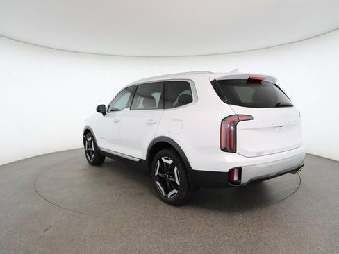 Used 2023 Kia Telluride EX w/ EX Captain's Chair Package image 11