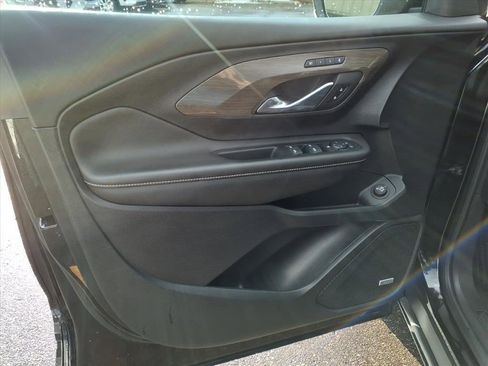 Used 2023 GMC Terrain Denali w/ Black Diamond Edition image 13