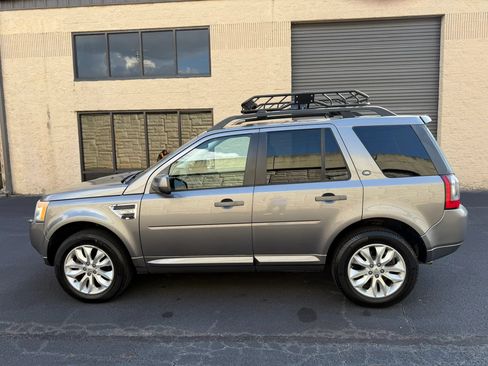 Used 2011 Land Rover LR2 HSE AWD/4WD image 2