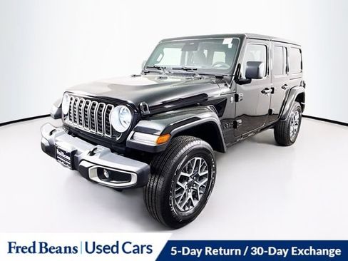 Used 2026 Jeep Wrangler Unlimited Sahara AWD/4WD image 3