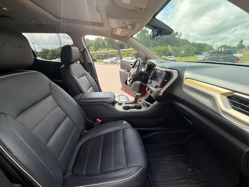 Used 2019 GMC Acadia Denali w/ Technology Package FWD image 25