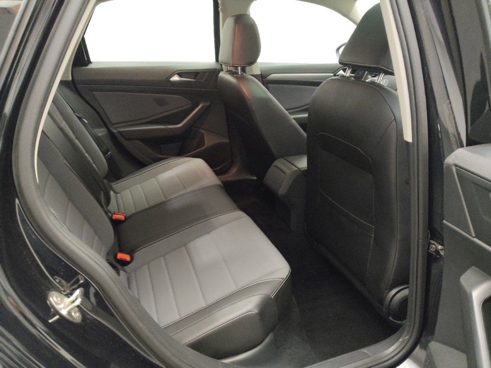 Used 2025 Volkswagen Jetta SE FWD image 19
