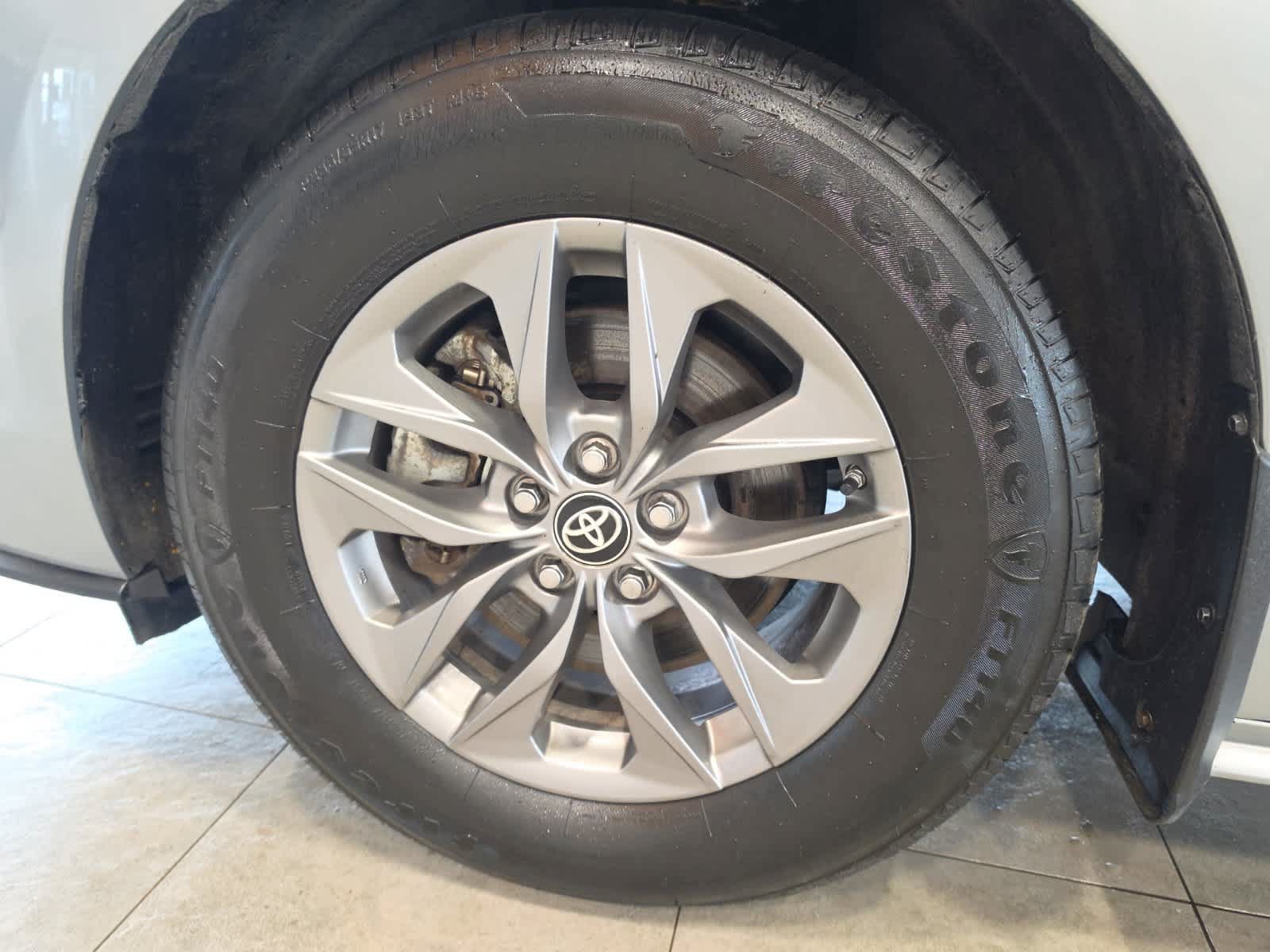 Used 2024 Toyota Sienna AWD image 13