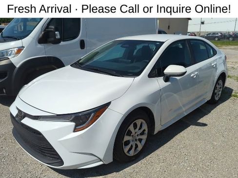 Used 2025 Toyota Corolla LE FWD image 2