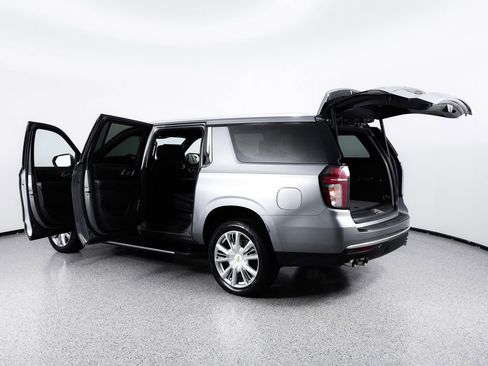 Used 2021 Chevrolet Suburban High Country AWD/4WD image 13