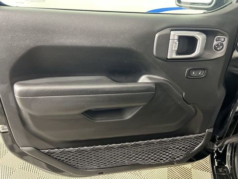 Used 2024 Jeep Wrangler Unlimited w/ Convenience Group AWD/4WD image 21