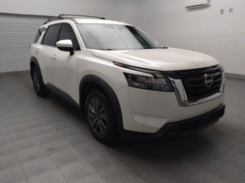 Used 2023 Nissan Pathfinder SV image 13