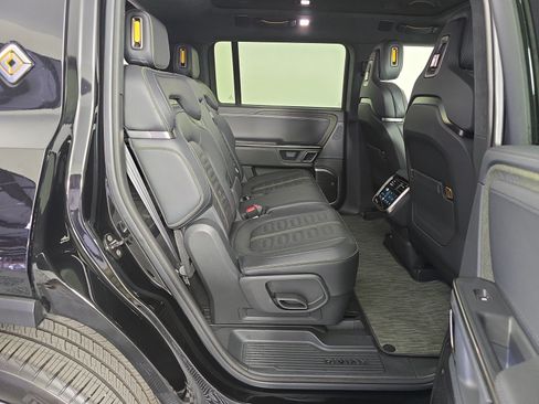 Used 2024 Rivian R1S Adventure AWD/4WD image 23