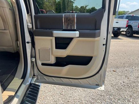 Used 2018 Ford F150 Lariat w/ Equipment Group 502A Luxury AWD/4WD image 19