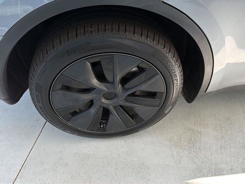 Used 2024 Tesla Model Y Long Range RWD image 36