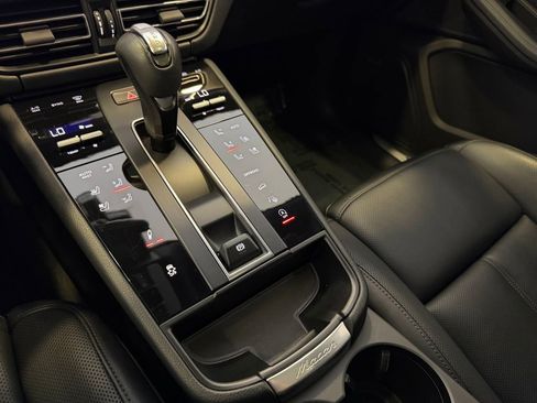 Certified 2024 Porsche Macan S AWD/4WD image 19