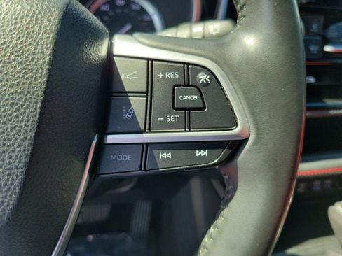 Used 2022 Toyota Highlander XSE image 22