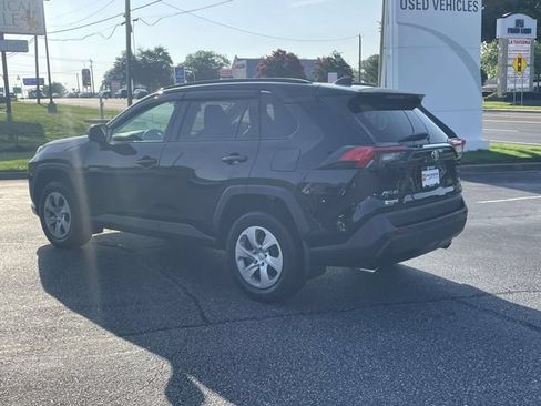 Used 2021 Toyota RAV4 LE AWD/4WD image 9