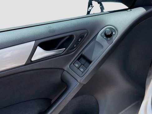 Used 2010 Volkswagen Golf 2-Door image 21