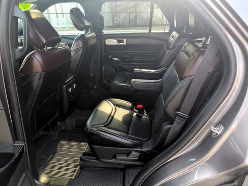 Used 2021 Ford Explorer Platinum w/ Equipment Group 601A image 9