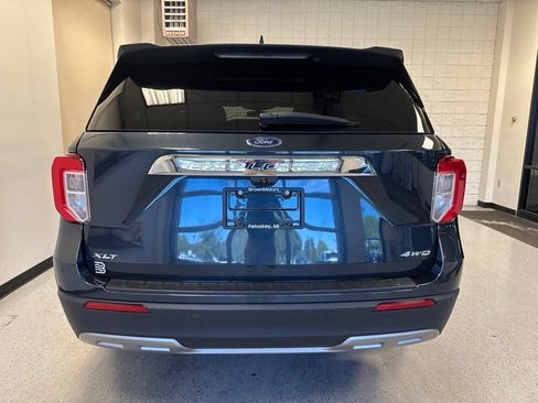 Used 2023 Ford Explorer XLT w/ Equipment Group 202A AWD/4WD image 40