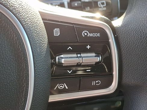 Used 2023 Kia Sorento LX image 22