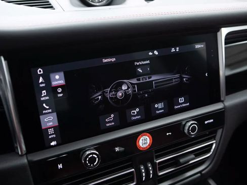 Certified 2026 Porsche Macan AWD/4WD image 25