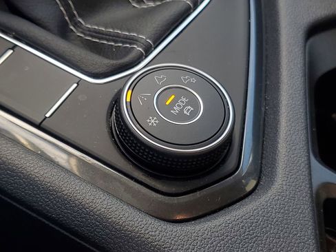 Used 2022 Volkswagen Tiguan SE image 26