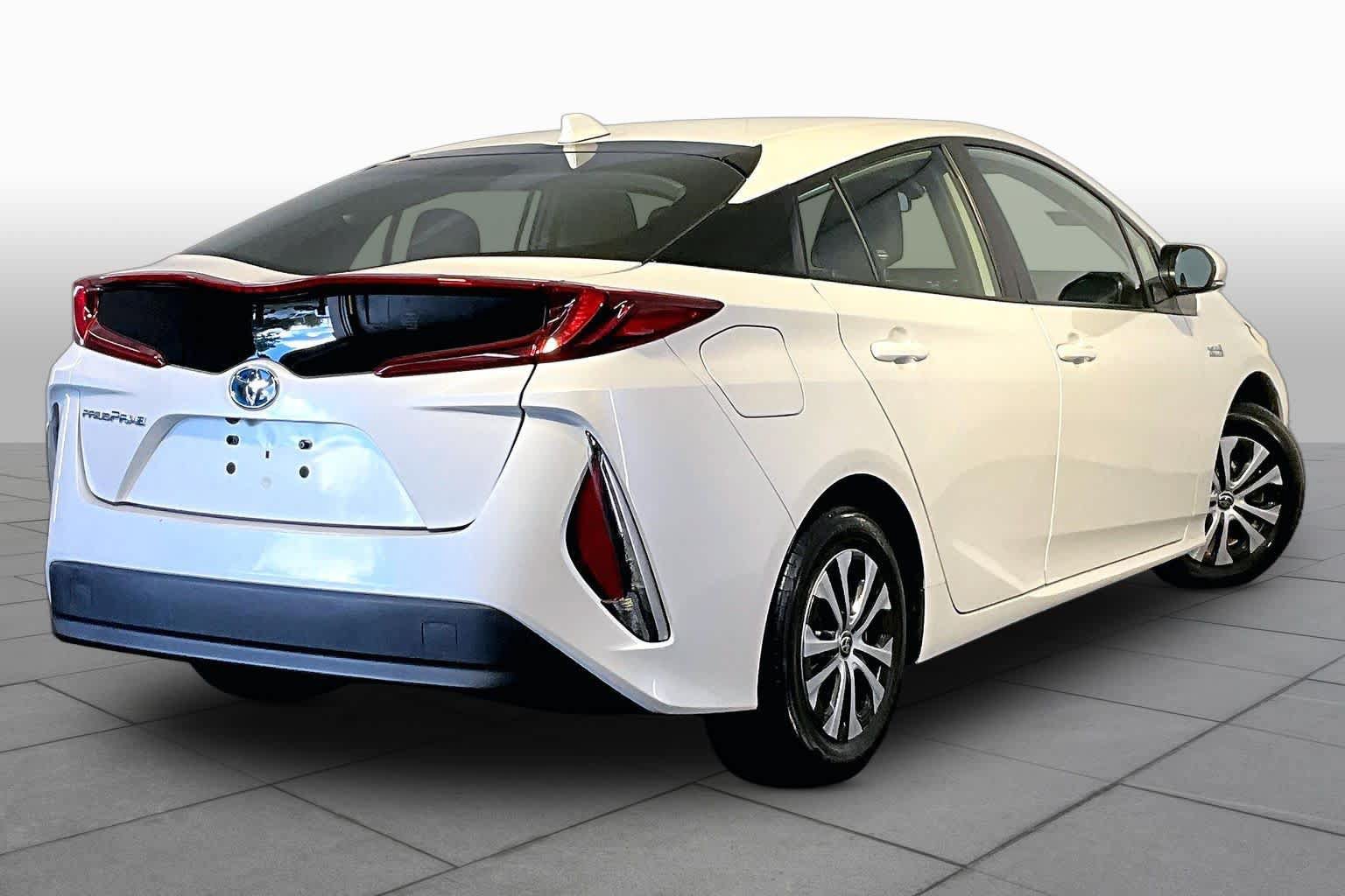 Used 2022 Toyota Prius Prime LE FWD image 13