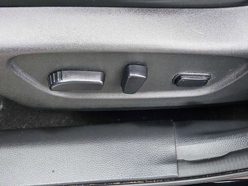 Used 2017 Nissan Rogue SL image 24