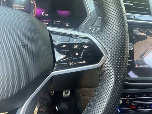 Used 2022 Volkswagen Tiguan SE R-Line image 33