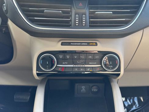 Used 2022 Ford Escape Titanium w/ Class II Trailer Tow Package image 15