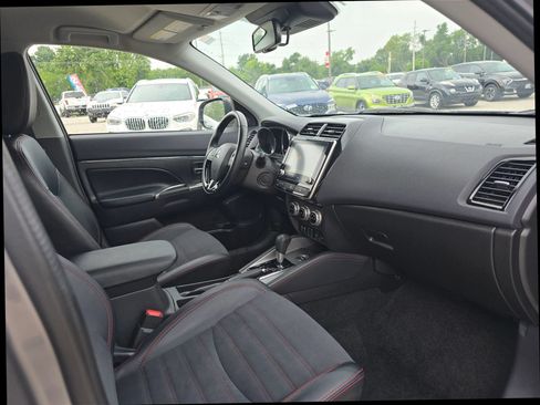 Used 2025 Mitsubishi Outlander Sport AWD image 21