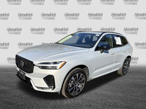 Certified 2025 Volvo XC60 B5 Plus image 5