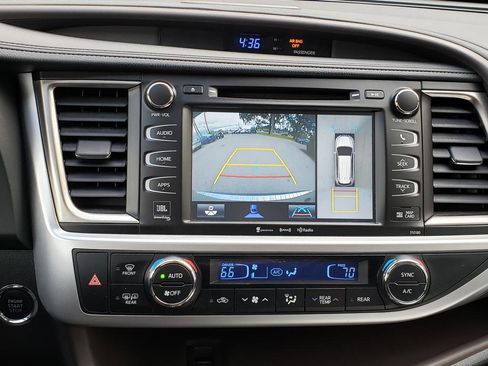 Used 2018 Toyota Highlander Limited Platinum image 23