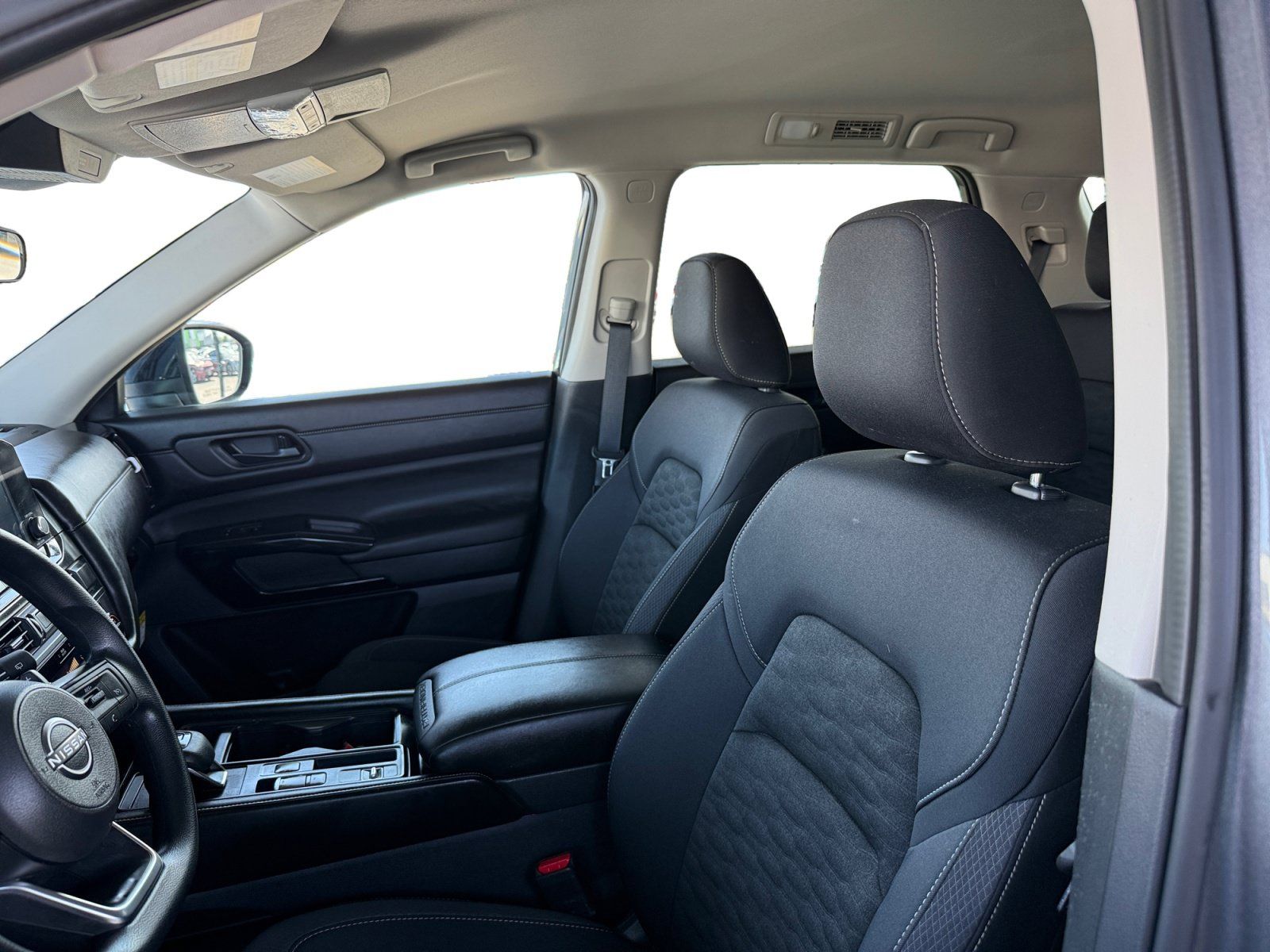 Used 2025 Nissan Pathfinder S FWD image 10