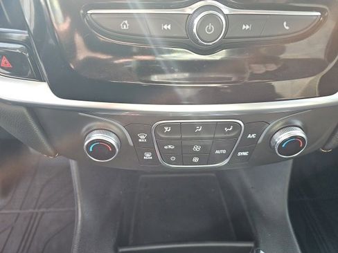 Used 2021 Chevrolet Traverse LS image 42