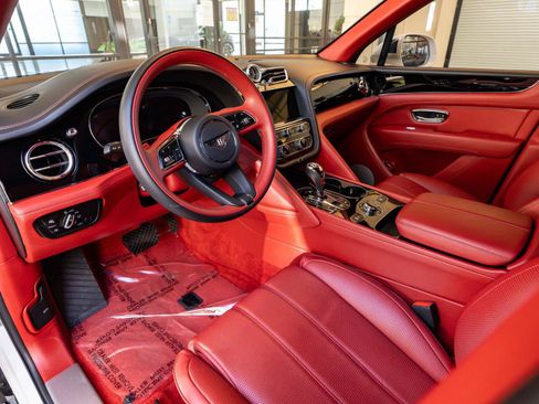 Used 2022 Bentley Bentayga AWD/4WD image 8