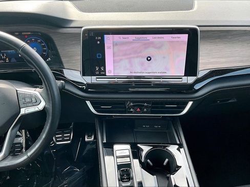 Used 2024 Volkswagen Atlas SEL Premium R-Line image 9