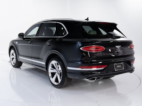 New 2025 Bentley Bentayga V8 image 3